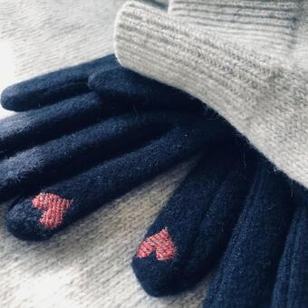 ハート柄の手袋のクリスマスプレゼント クリスマスプレゼント,ニット,手袋の写真素材