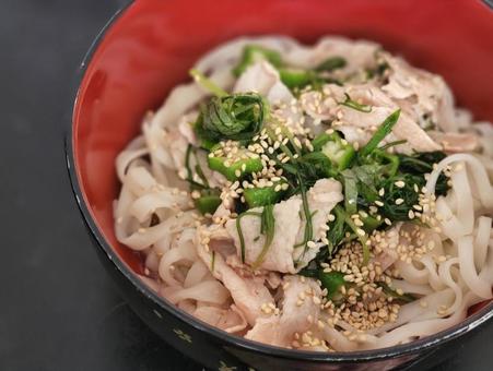 冷たい肉うどん 肉うどん,うどん,肉の写真素材