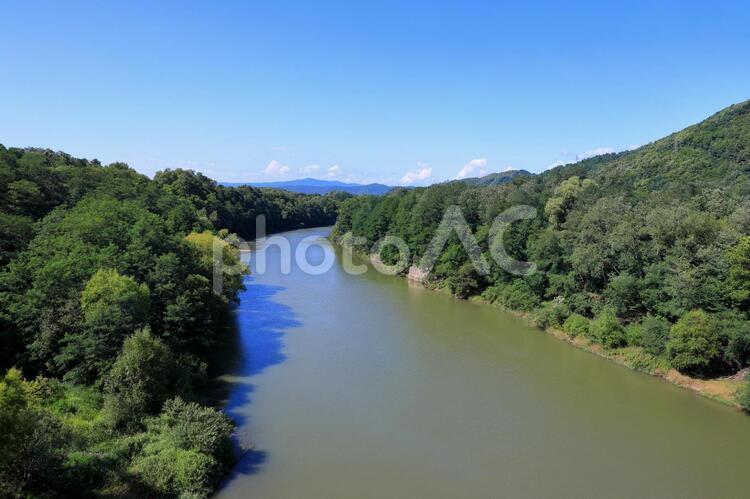 空知川(野花南ダム付近) 空知川,山,森林の写真素材