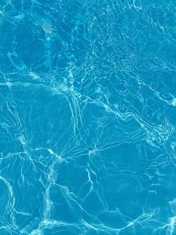 プールの水面と太陽の光の反射(2) プールの水面と太陽の光の反射(2) プール,水面,みなもの写真素材