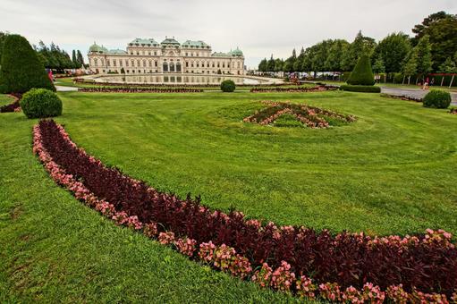 ベルヴェデーレ宮殿と整形庭園 ベルヴェデーレ宮殿と整形庭園 ベルヴェデーレ宮殿,整形庭園,バロック様式の写真素材