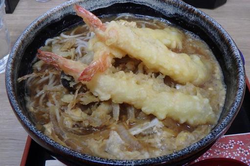 天とじそば 天とじそば,えび天,卵とじの写真素材