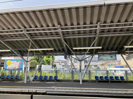長津田駅(こどもの国線)のホーム 長津田駅(こどもの国線)のホームの写真