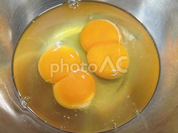 双子の卵、二黄卵 卵,生卵,双子の写真素材