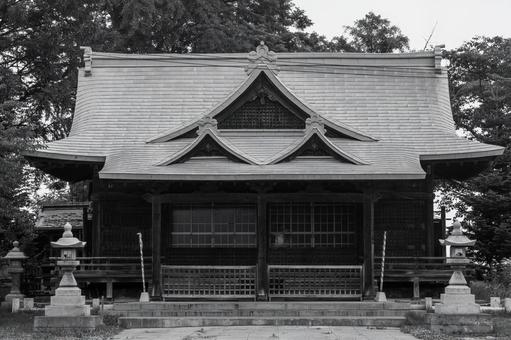 歴史のある神社、小樽・水天宮の社殿 歴史のある神社、小樽・水天宮の社殿 水天宮,モノクロ,建築の写真素材