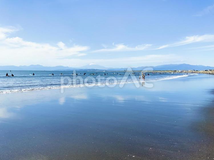 空を反射する濡れた砂浜 ビーチ,砂浜,反射の写真素材