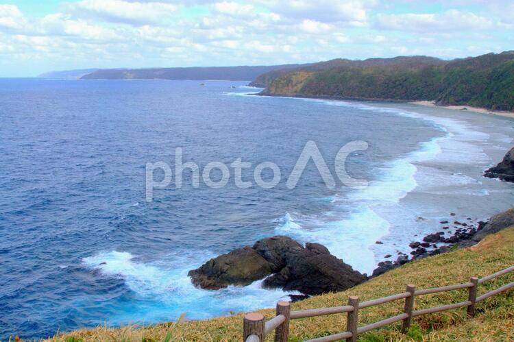 岬に押し寄せる波の眺望 風景,浜辺,夏の写真素材