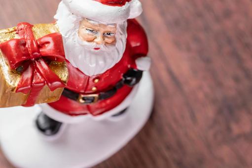 クリスマス飾りのサンタ人形とプレゼント サンタクロース,サンタ,人形の写真素材