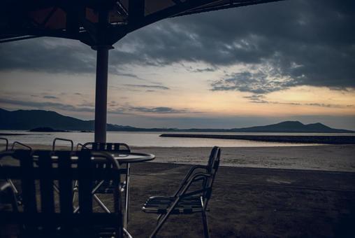 <五島の風景>夜明けの海水浴場の風景 <五島の風景>夜明けの海水浴場の風景の写真