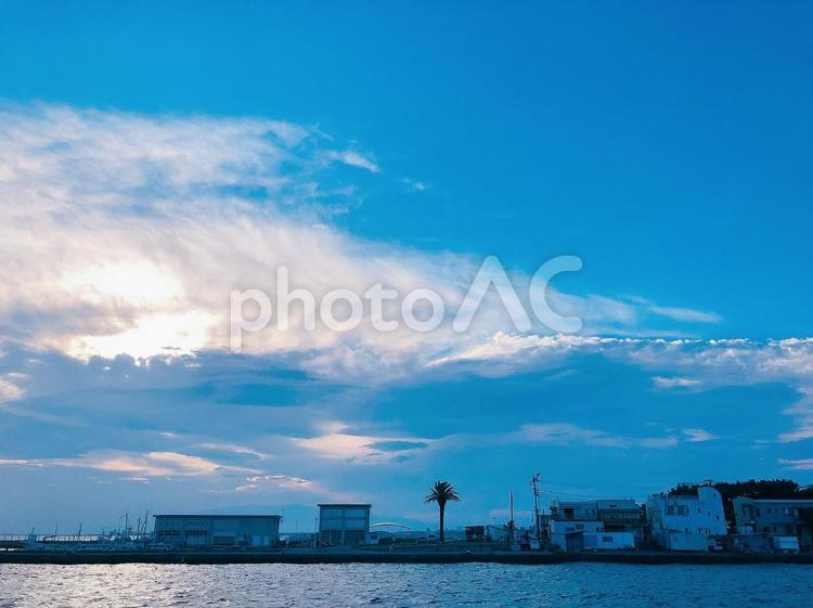 海と夕日 リラックス,リラックスタイム,くもの写真素材