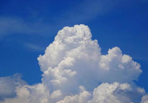 むくむくと湧き上がる白い入道雲2 むくむくと湧き上がる白い入道雲2の写真