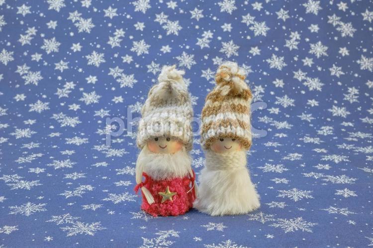 可愛い子供の人形と雪の柄 背景,クリスマス,お祝いの写真素材