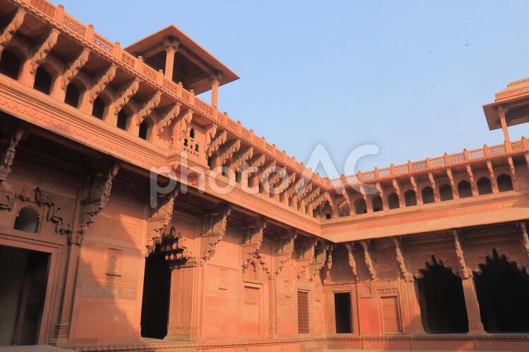 インド　アグラの歴史的建造物　アグラフォート アグラ,インド,アグラフォートの写真素材