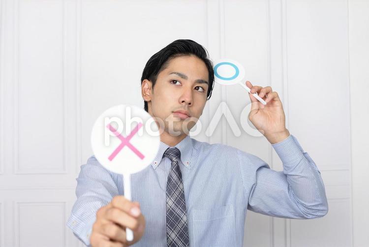 判定する男性 ビジネス,ビジネスマン,男性の写真素材