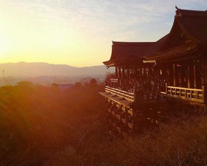 夕日と清水寺 夕日と清水寺の写真