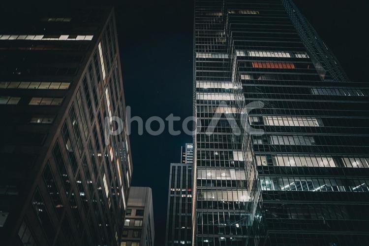 夜のビジネス街 ビジネス街,夜景,ビルの写真素材