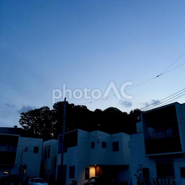 夕暮れの住宅地 夕暮れ,住宅,暗がりの写真素材