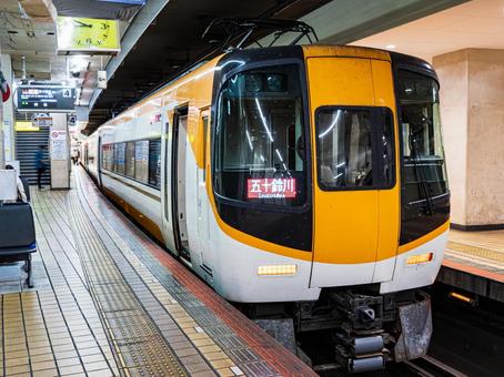 近鉄22000系・名古屋線特急五十鈴川行 近鉄22000系・名古屋線特急五十鈴川行の写真