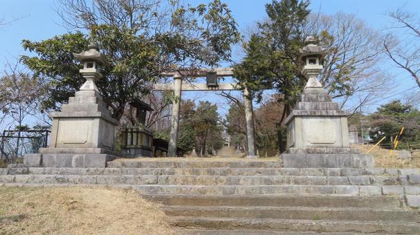 金生山神社 入口 鳥居 石灯籠 金生山神社 入口 鳥居 石灯籠の写真