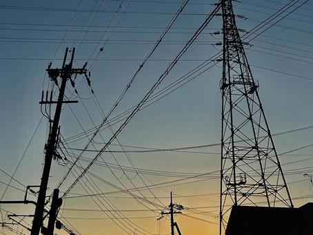 鉄塔と電柱のある風景 夕暮れ,空,夕方の写真素材