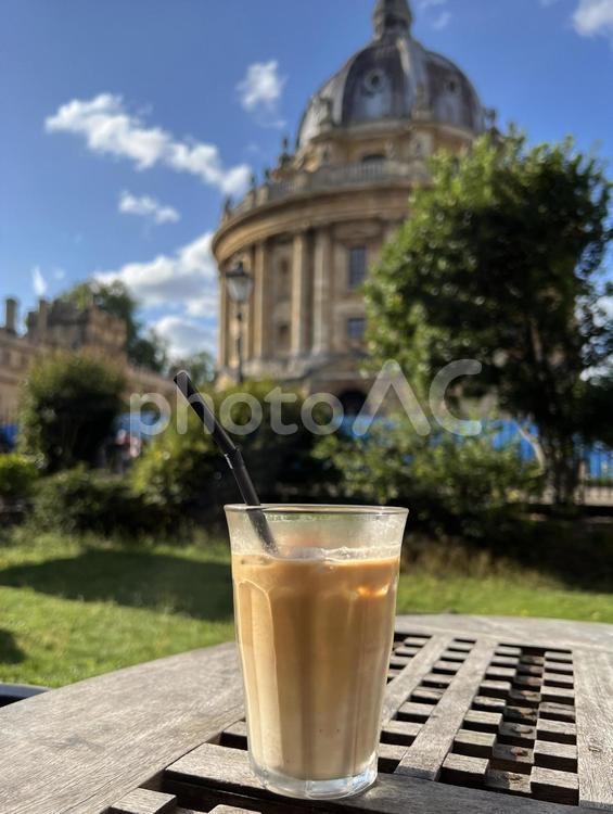コーヒーとラドクリフカメラ コーヒー,アイスオーレ,アイスの写真素材