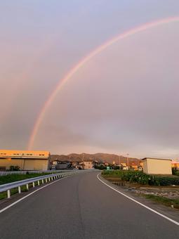通りかかった虹 通りかかった虹 虹,七色,風景の写真素材
