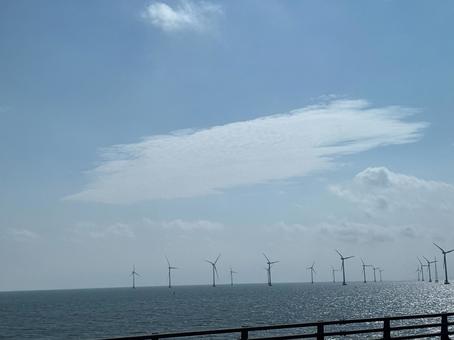 青い海と空に広がる風力発電の美しい風景 風力発電,風車,海の写真素材