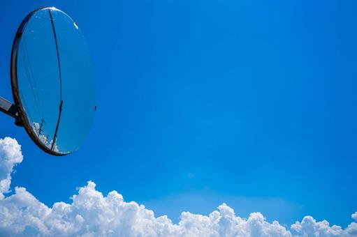快晴の青空と入道雲とカーブミラー 快晴の青空と入道雲とカーブミラー 青空,カーブミラー,入道雲の写真素材