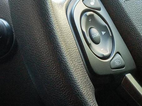 車のハンドルのステアリングスイッチ 車のハンドルのステアリングスイッチの写真