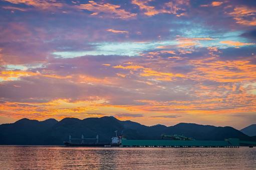 山口県　長門市の朝の海 山口県,長門市,早朝の写真素材