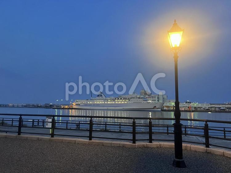 新潟　ガス燈　佐渡汽船 佐渡汽船,フェリー,新潟の写真素材