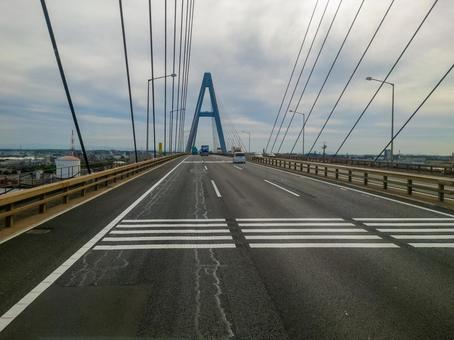 大型トラックから見える伊勢湾岸自動車道 大型トラックから見える伊勢湾岸自動車道 高速道路,伊勢湾岸自動車道,湾岸線の写真素材