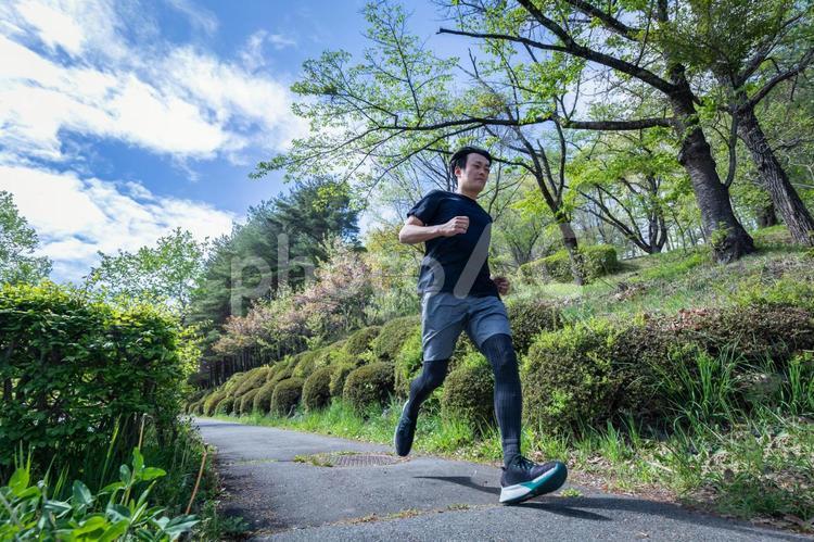 ジョギング・ランニングする男性（走る） 運動,有酸素運動,ランニングの写真素材