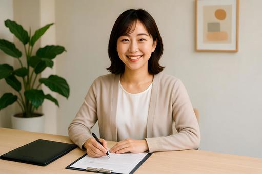 笑顔の人事女性の写真