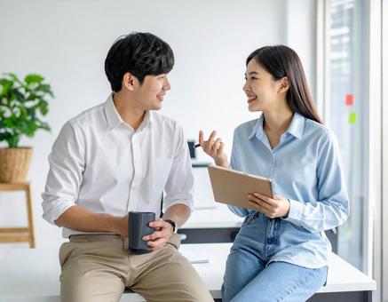 取材するWebライターの写真