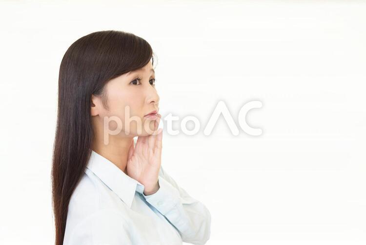 不安そうな表情の女性 女性,女,ストレスの写真素材