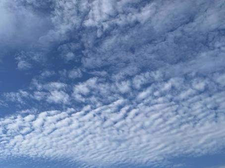 青空に雲 青空に雲の写真