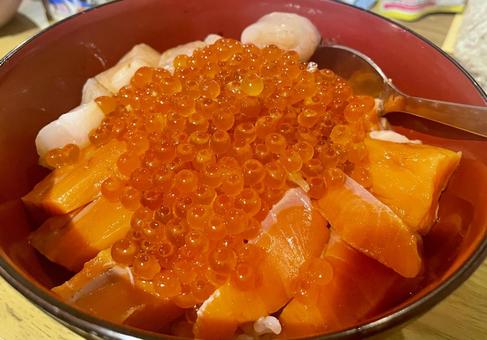 Overflowing salmon roe and egg bowl, JPG