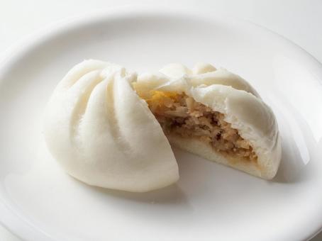 カットした肉まん 肉まん,豚まん,中華まんの写真素材