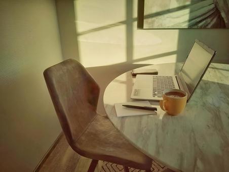 自宅でのリモートワーク 自宅でのリモートワーク リモートワーク,pc,在宅ワークの写真素材