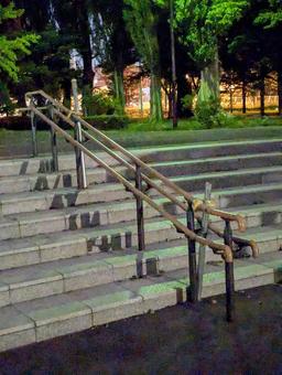 夜の公園内の階段 夜の公園内の階段 風景,手すり,屋外の写真素材