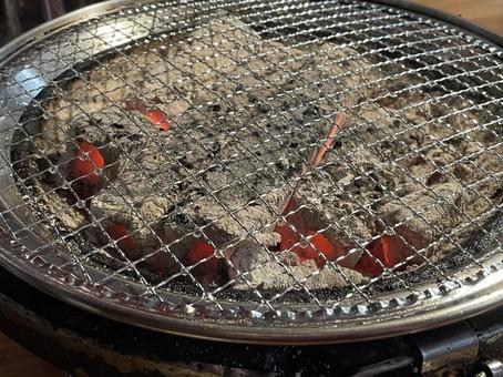 焼肉店の炭火 焼肉店の炭火の写真