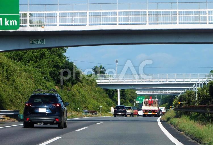 宝東橋をくぐる車架道橋 跨道橋,橋,架道橋の写真素材