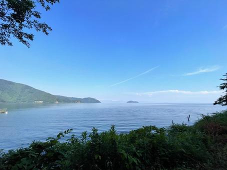 滋賀県高島市の奥琵琶湖の海岸 滋賀県高島市の奥琵琶湖の海岸の写真