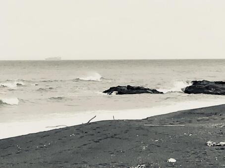寂し気な海辺 寂し気な海辺の写真