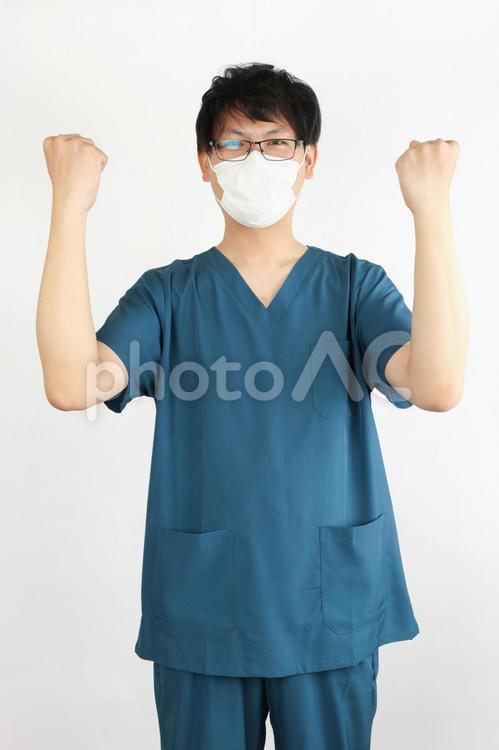 両手でガッツポーズする医師・医療従事者 医者,看護師,介護士の写真素材