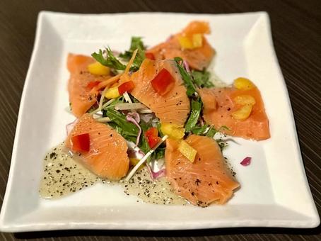 サーモンカルパッチョの写真