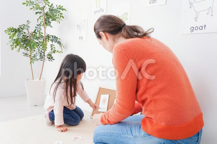ネイティブと英語を勉強する子供 発達障害,インターナショナルスクール,習い事の写真素材