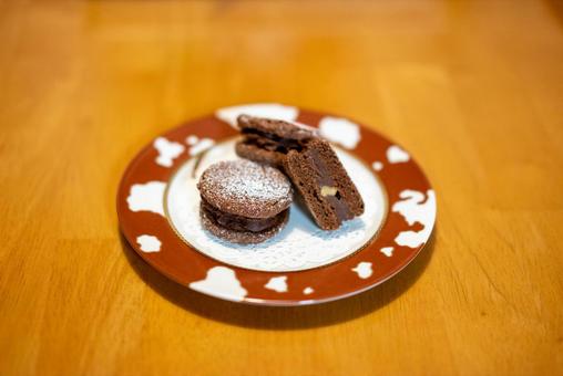 甘くて濃厚なチョコサンドクッキー 食べ物,スイーツ,デザートの写真素材