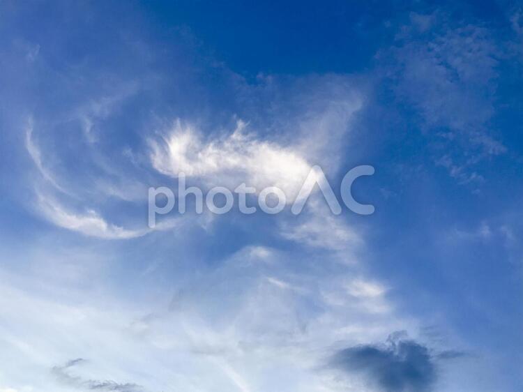 踊る雲２ ふわふわ,バックグランド,何人もありませんの写真素材
